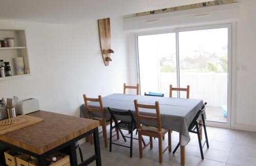 Frontignan Apartment | Duplex terrasse vue mer accès plage et piscine.