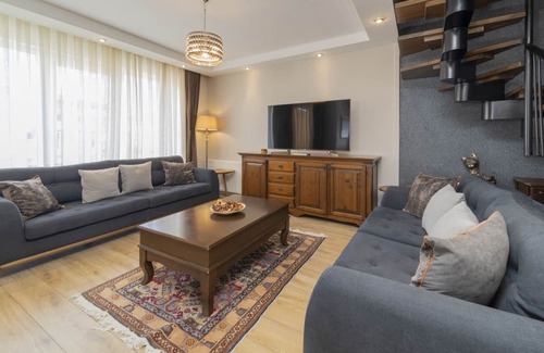 Liman Mahallesi Apartment | Duplex with Balcony 5 min to Konyaalti Beach