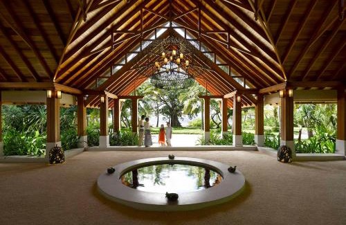 Mudhdhoo Resort | Dusit Thani Maldives - 50 percent discount on transfers for stays until 20 Dec 2025