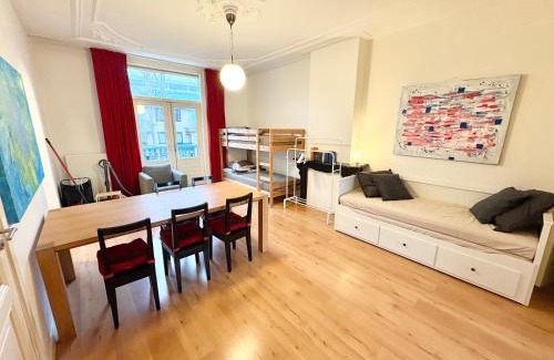 Zuidwest Apartment | Dutch style canal house
