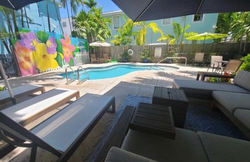 Downtown Apartment | Duval Street Suite w parking and pool