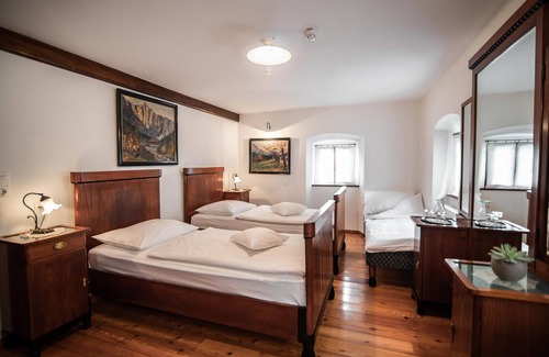 Cerklje na Gorenjskem Hotel | Dvor Jezeršek Brnik