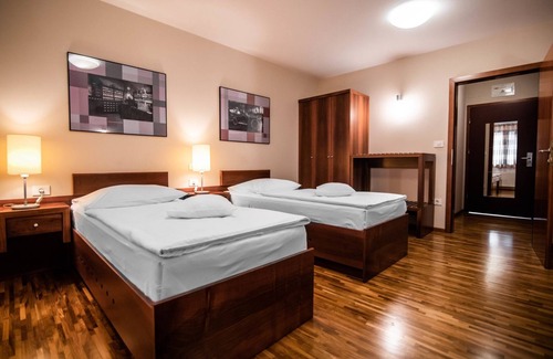 Cerklje na Gorenjskem Hotel | Dvor Jezeršek Brnik