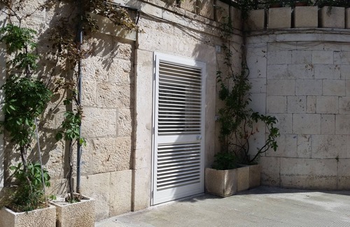 Trani House | DWELLING SIMONA THE CATHEDRAL WITHIN WALKING DISTANCE VACATION HOME TRANI ITALY