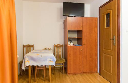 Polanczyk House | Dworek Julia - Klimatyzowane Komfortowe Pokoje nad Soliną - Bieszczady