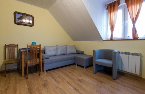 Polanczyk House | Dworek Julia - Klimatyzowane Komfortowe Pokoje nad Soliną - Bieszczady
