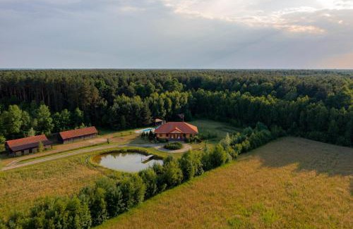 gmina Tuczna Ski Chalet | Dworek Ogrodniki, całoroczny dom na wyłączność, basen, sauna, las, staw rybny, altana grillowa, ognisko, pianino, kominek, piec chlebowy, duża ogrodzona posesja