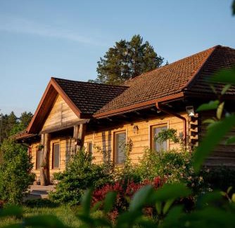 gmina Tuczna Ski Chalet | Dworek Ogrodniki, całoroczny dom na wyłączność, basen, sauna, las, staw rybny, altana grillowa, ognisko, pianino, kominek, piec chlebowy, duża ogrodzona posesja