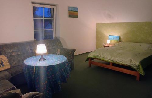 Piece House | Dworek pod lasem