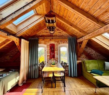 Osie House | Dworzec Tleń