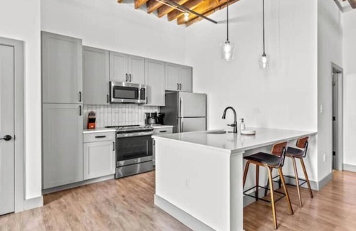 Downtown St. Louis Apartment | DWTN Riverfront Loft Gated Parking W/D