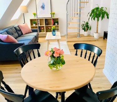 Klodzko Miasto Apartment | Dwupiętrowy apartament rodzinny w centrum miasta z darmowym parkingiem Pod Złotym Lwem V