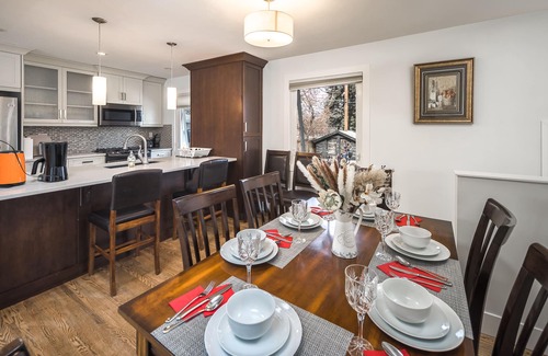 Southwest Calgary House | E@HOME Entire house 5BR2BA&Central by chinook mall