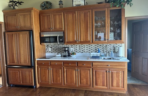 Baileys Harbor Apartment | E&K Harbor Inn 1 bedroom Suite on lake Michigan in downtown Baileys Harbor