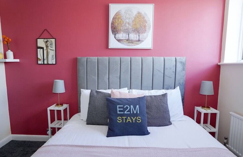 Ashford House | E2M Stays Heathrow Beautiful House Free Parking