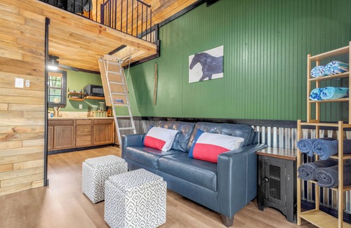 Mineola Cabin | Eagle 1 - Left Side Cabin and NO NEIGHBOR