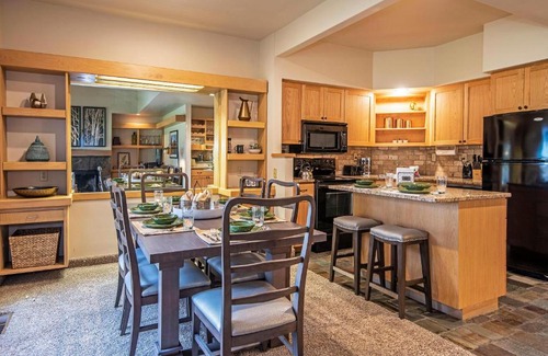 Redmond House | Eagle Crest on the Green - Meredith Lodging