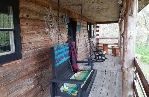 Elkton Cabin | Eagle Log Cabin at Mountaintop Ranch bordering Shenandoah National Park