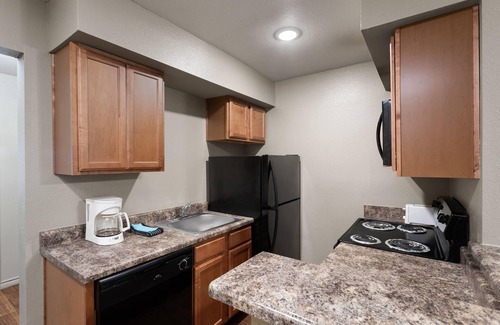 Big Spring Hotel | Eagle's Den Suites Big Spring a Travelodge by Wyndham