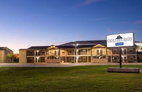 Pawnee Hotel | Eagle's Den Suites Kenedy a Travelodge by Wyndham