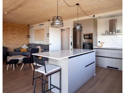 Santpedor Apartment | EAGLE'S NEST