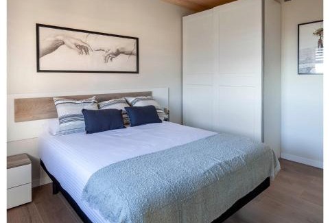 Santpedor Apartment | EAGLE'S NEST