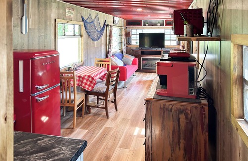 West Hickory Cabin | Eagle's Peak Cozy Cabin
