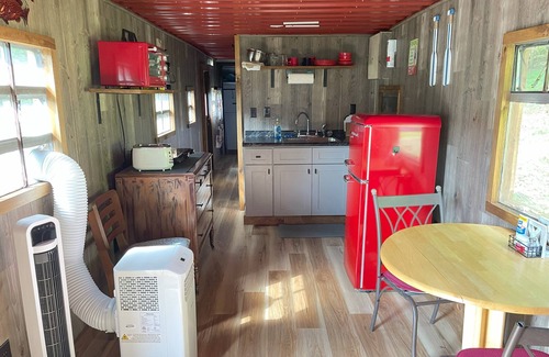 West Hickory Cabin | Eagle's Peak Cozy Cabin