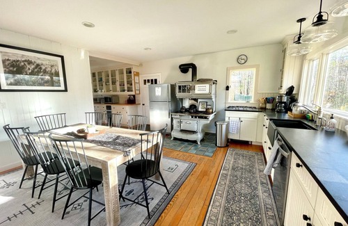 North Conway House | Eagle's View- modern farmhouse, central location, stunning Mt. Washington Views!
