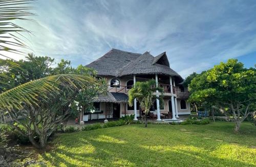 Shimoni House | Eagle Suite 38m2 in Villa 560 m2, Indian Ocean View