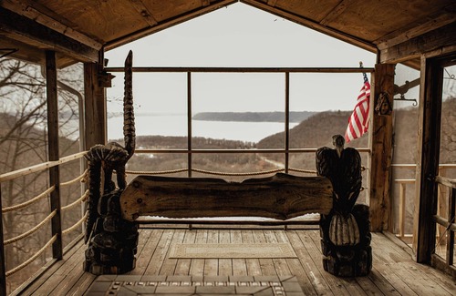 Ferryville Cabin | Eagle View Lodge - 1850's Driftless Log Cabin w/Hot Tub