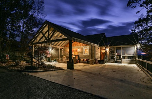Mineral Bluff House | EAGLES CREST - Long Range Layered Mountain Views in peaceful neighborhood!