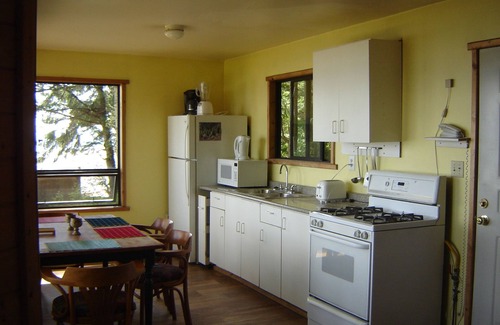 Discovery Islands House | Eagletree Cottage -Secluded waterfront tranquility with spectacular view