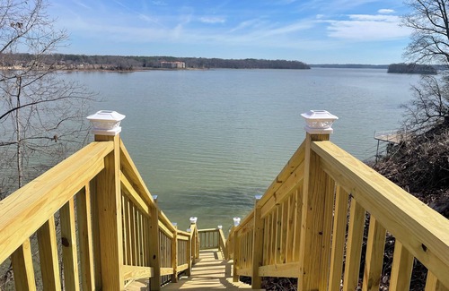 Rogersville House | EagleTree - Couples Unique Destination w Hot Tub & Private Dock on Wheeler Lake