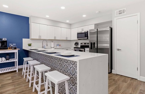 San Antonio House | Early Bird Discounts in Oct - Book Now!
