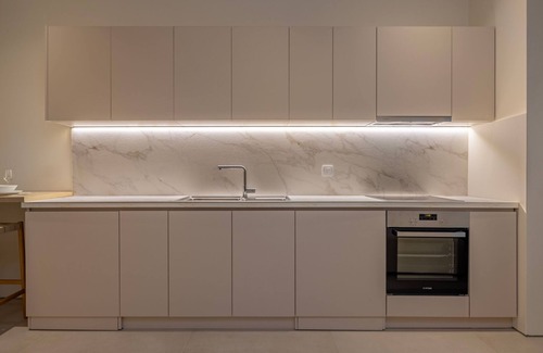 Petaloudes Apartment | | Earthy Haven | Minimalist Luxury Studio &Hot Tub
