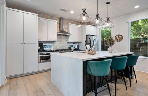 Swede Hill House | East Austin Gem | Games & Chill Vibes