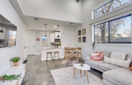Govalle House | East Austin Hideaway 2-bedroom house with AC and Google Fiber