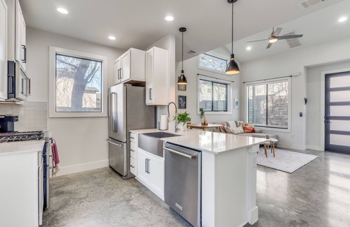 Govalle House | East Austin Hideaway 2-bedroom house with AC and Google Fiber