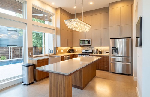 Blackshear-Prospect Hill House | East Austin Modern Luxury + Private Pool - Charlene!