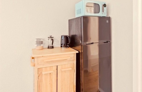 Johnston Terrace House | East Austin, South Congress, Zilker Guest suite with washer and dryer, pets ok!