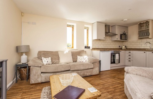 Wickhamford Cottage | East Barn Cottage - sleeps 3 guests in 2 bedrooms