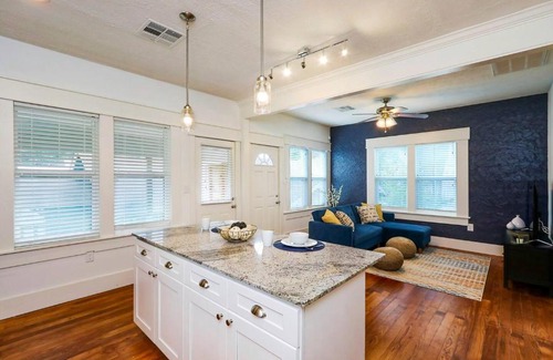 South Central Houston Apartment | East Downtown Private Restored Historic Apartment