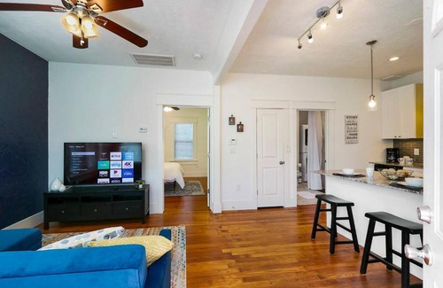 South Central Houston Apartment | East Downtown Private Restored Historic Apartment