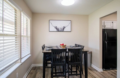 Buechel House | East End Charmer 4-bedroom, Pet Friendly!