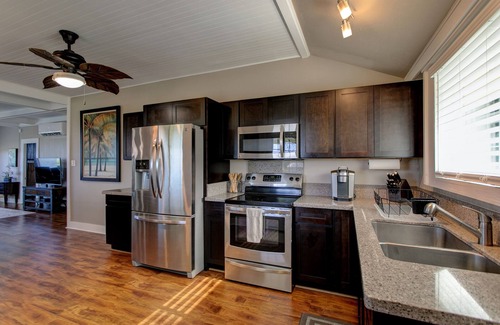 Hakalau House | East Hawaii - Ocean, Mountains & Waterfalls