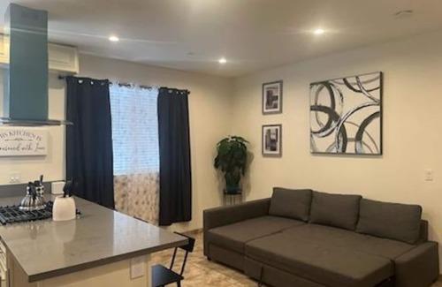 East Hollywood Apartment | East Hollywood Hangout! location with a view