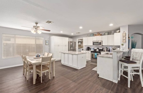 East Mesa House | East Mesa home sleeps 6 close to hwys Legacy Sports