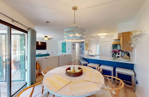 Fenwick Island Condo | East of Sun condo with water-view patio, on-site pool & tennis - near beach