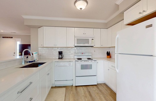 Fenwick Island Condo | East of Sun condo with water-view, on-site pool & tennis - near beach